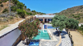 Villa for 4 with a private Pool & Garden, Bedar
